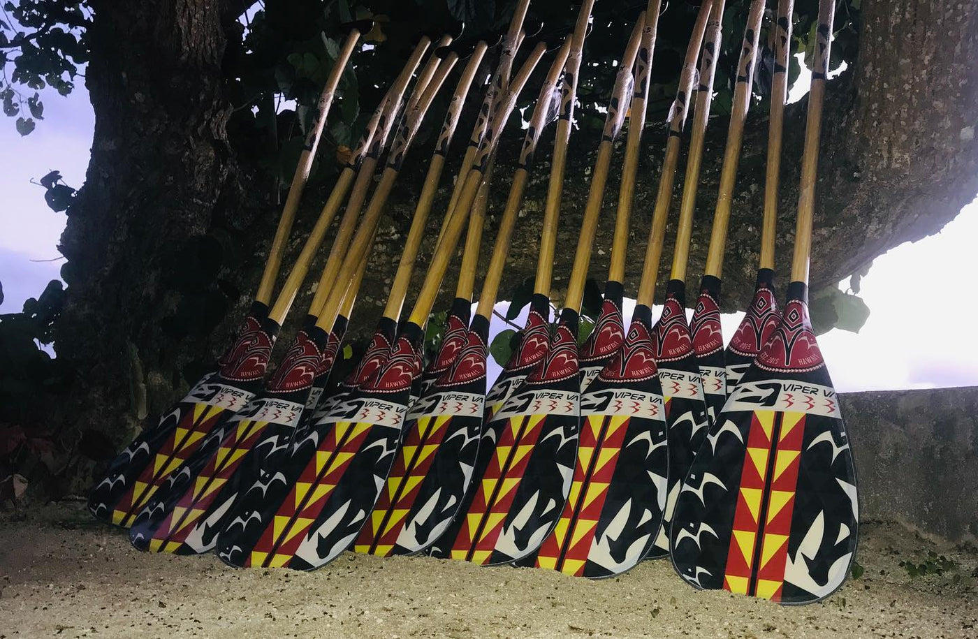 Custom crew batch of matched paddles under a Ra'iātea tree — photo @vipervaa