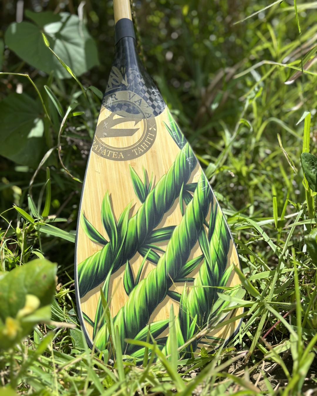 A just-finished bamboo-face lei blade outside the workshop — photo @vipervaa